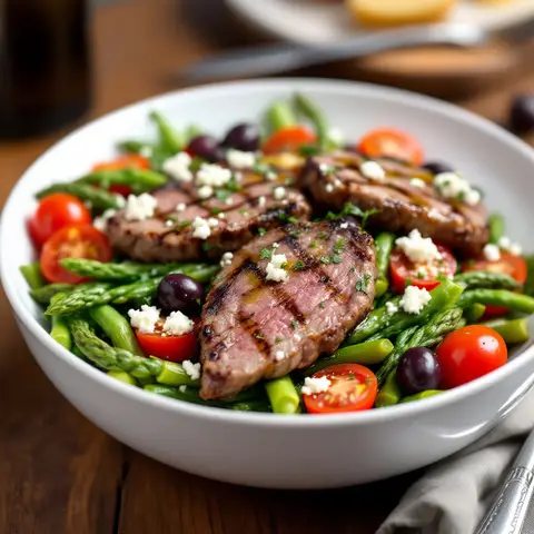 Salade d'agneau grecque aux asperges et feta