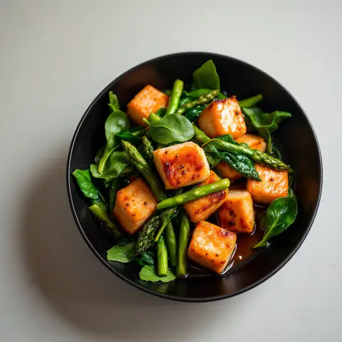 Saumon au wok et asperges croquantes, sauce miso-gingembre